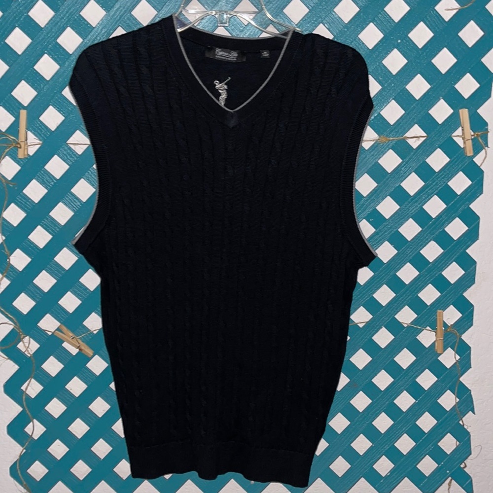 Black sports wear sweater vest